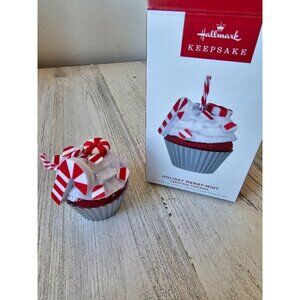 Hallmark‎ holiday Merry mint 13th Xmas cupcake peppermint new ornament Xmas tree
